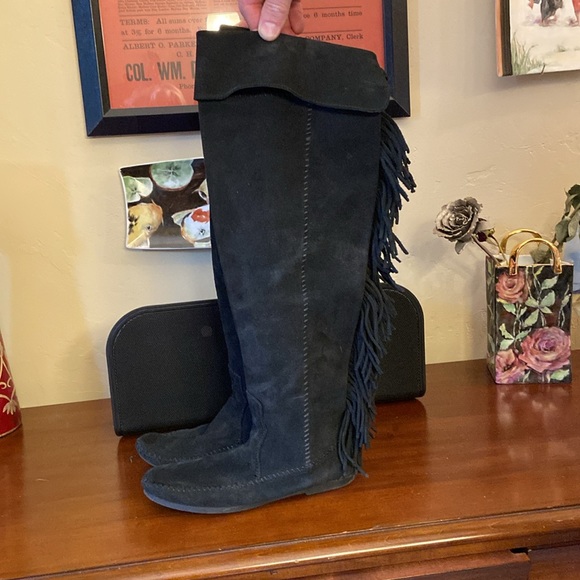 Minnetonka Tall Black Fringe Boots Size 6 - Picture 2 of 8